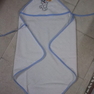 Accappatoio Triangolo bambino neonato in spugna personalizzato